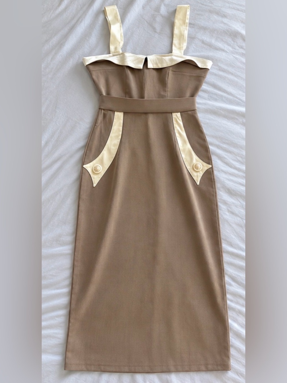 Vintage Tan Midi Dress with Cream Trim and Decorative Pocket Accents